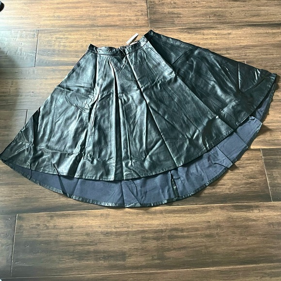 ASOS skater skirt in BLACK leather look - Picture 2 of 16